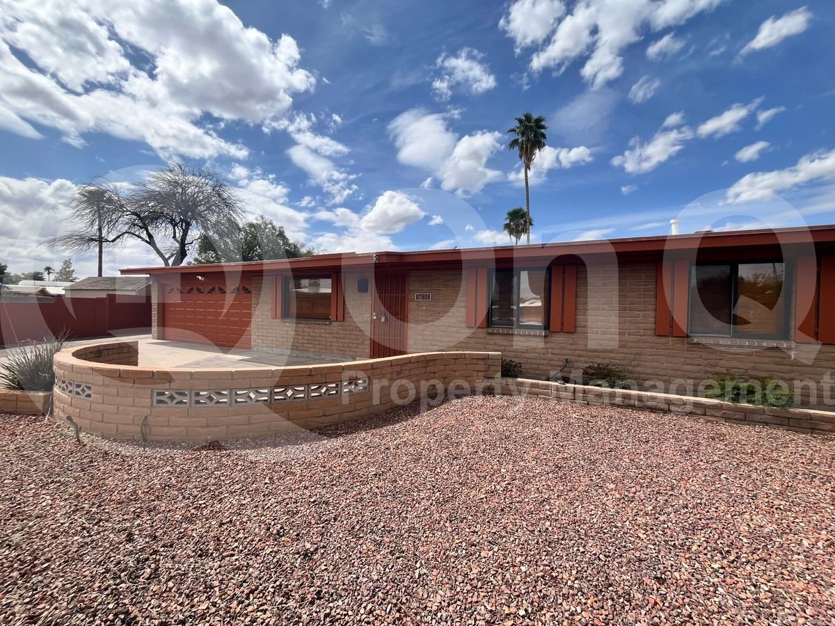 7809 N John Hancock Ave - Photo 2 of 28