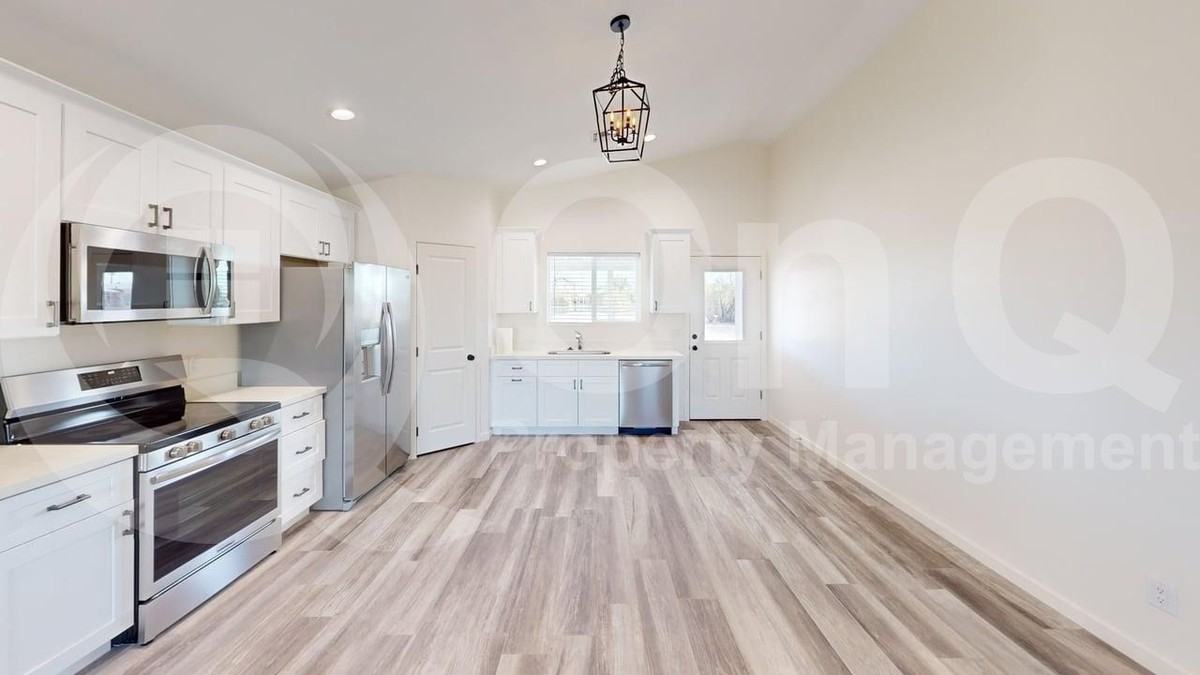 205 E 10th St - Photo 3 of 16