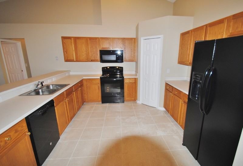 1021 Sandhill St - Photo 3 of 11