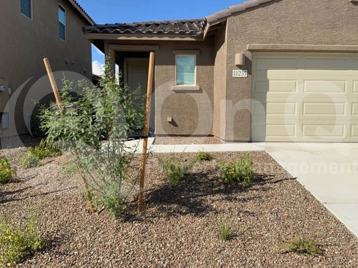 11235 S Weismann Dr - Photo 3 of 18