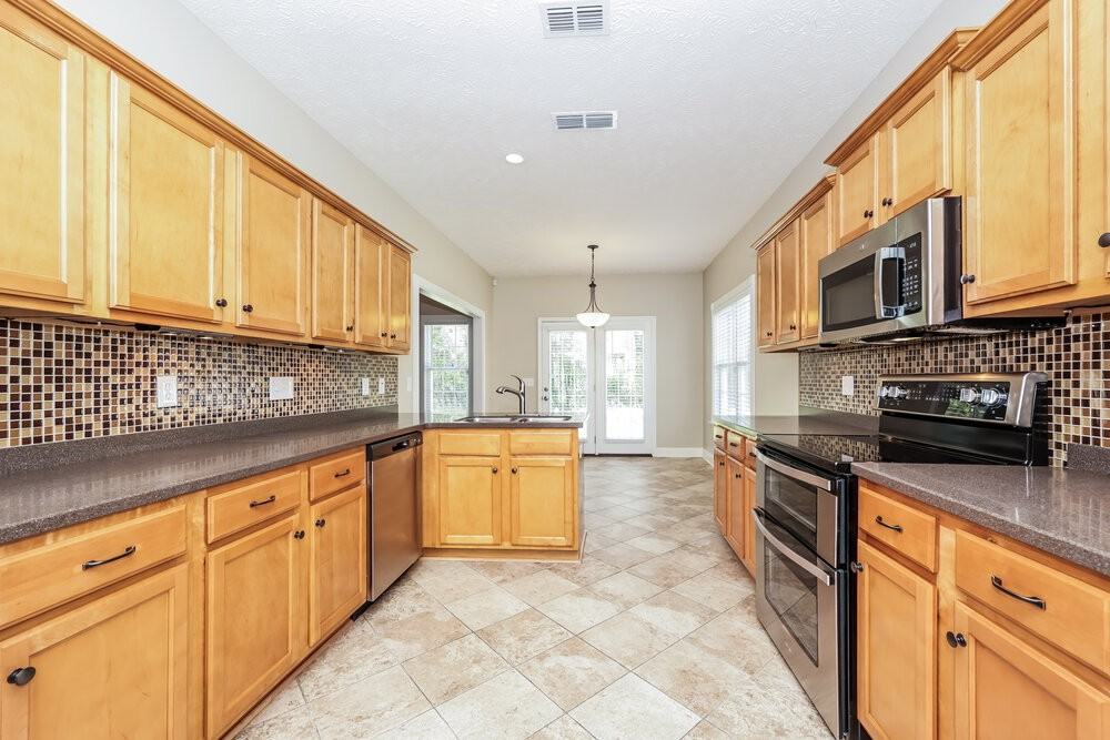 2737 Portside Ct - Photo 7 of 17