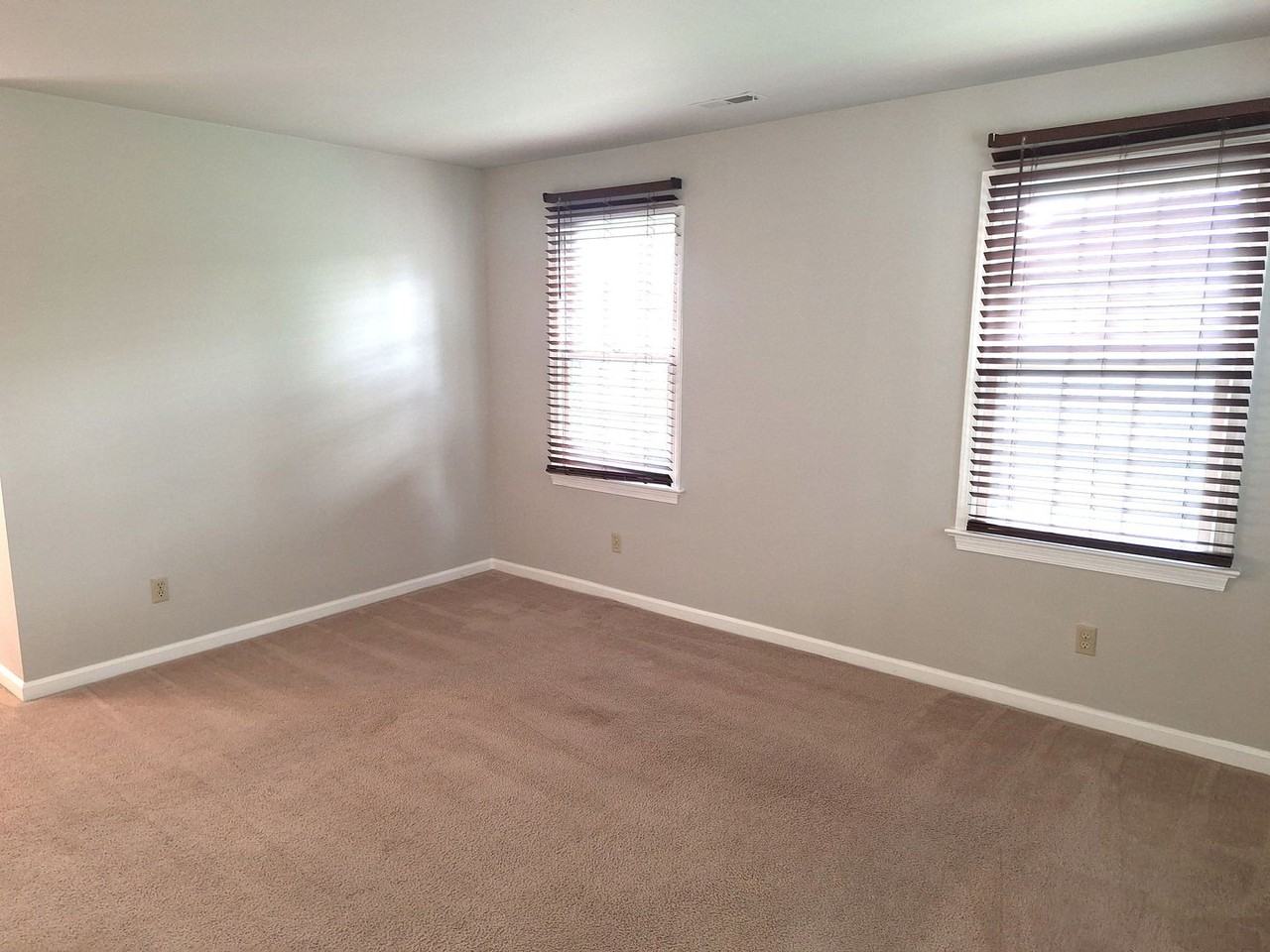 708 S Henry St #7 - Photo 3 of 24