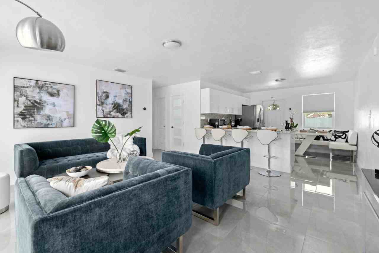 3632 Sw 17th St - Photo 2 of 21