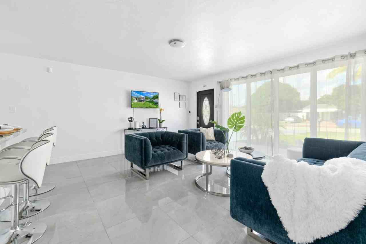 3632 Sw 17th St - Photo 3 of 21