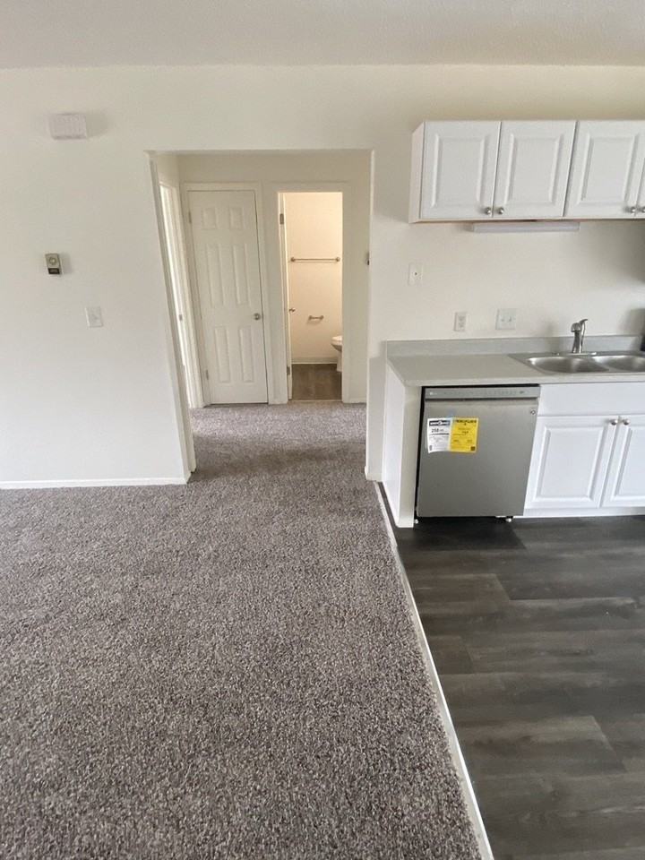 865 Hathaway Dr Apt D - Photo 4 of 25