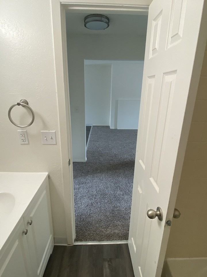 865 Hathaway Dr Apt D - Photo 6 of 25