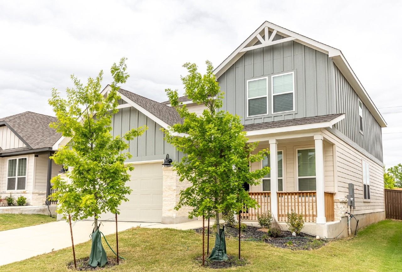 165 Acorn Cir - Photo 3 of 40