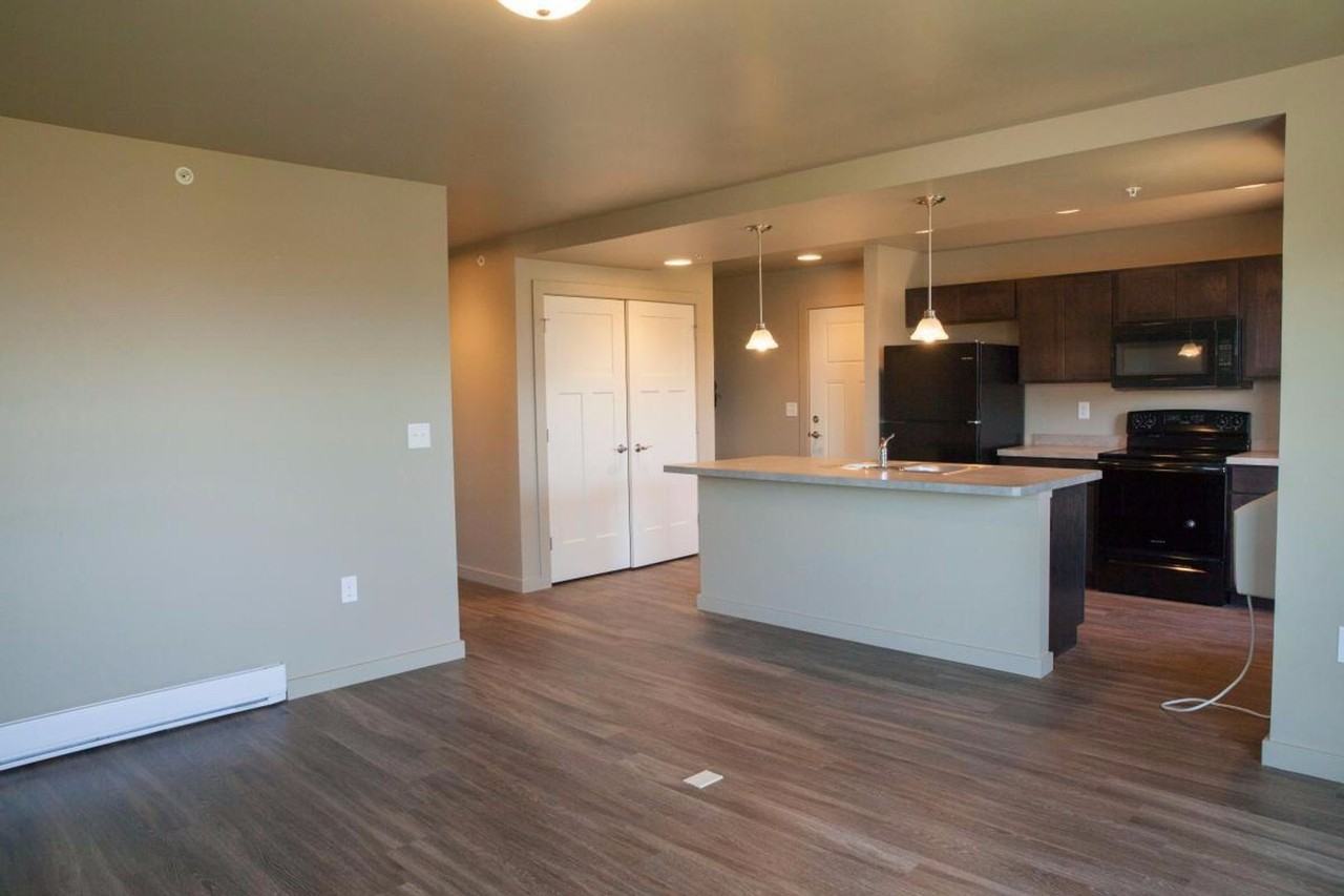 4845 Golden Gate Ave - Photo 2 of 11