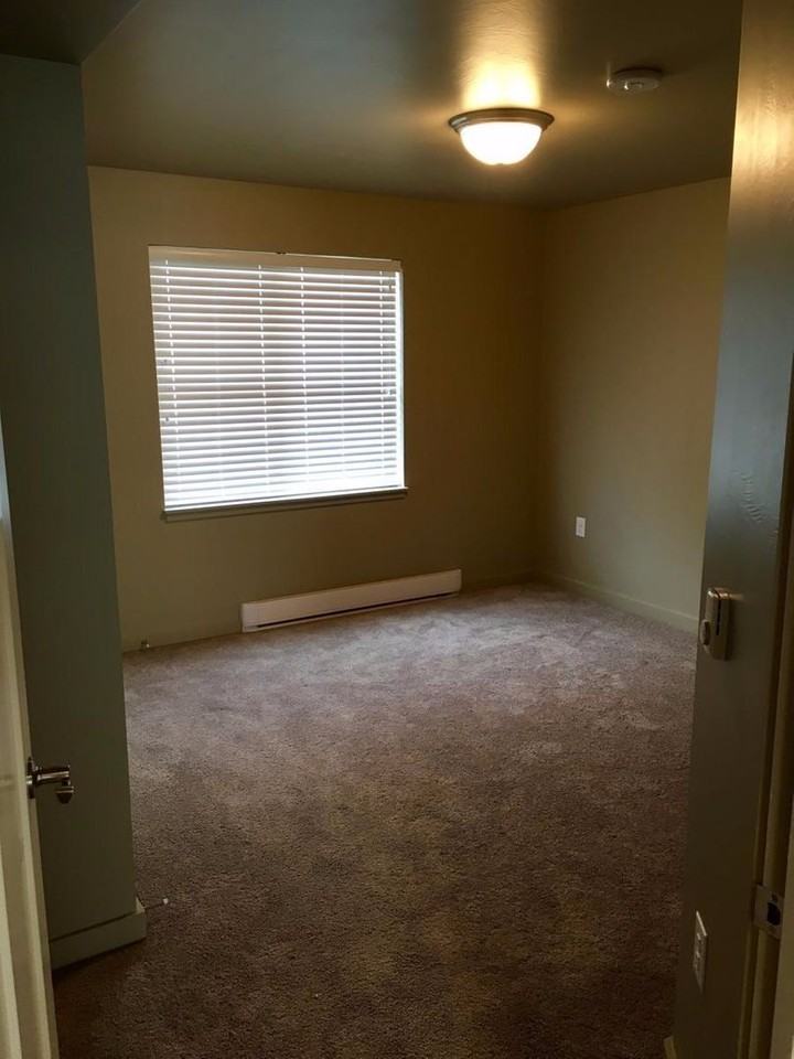 4845 Golden Gate Ave - Photo 6 of 11