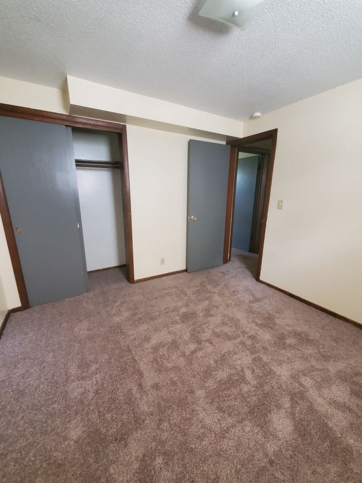 740 Hawthorne - Photo 2 of 6