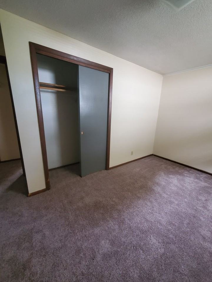 740 Hawthorne - Photo 3 of 6