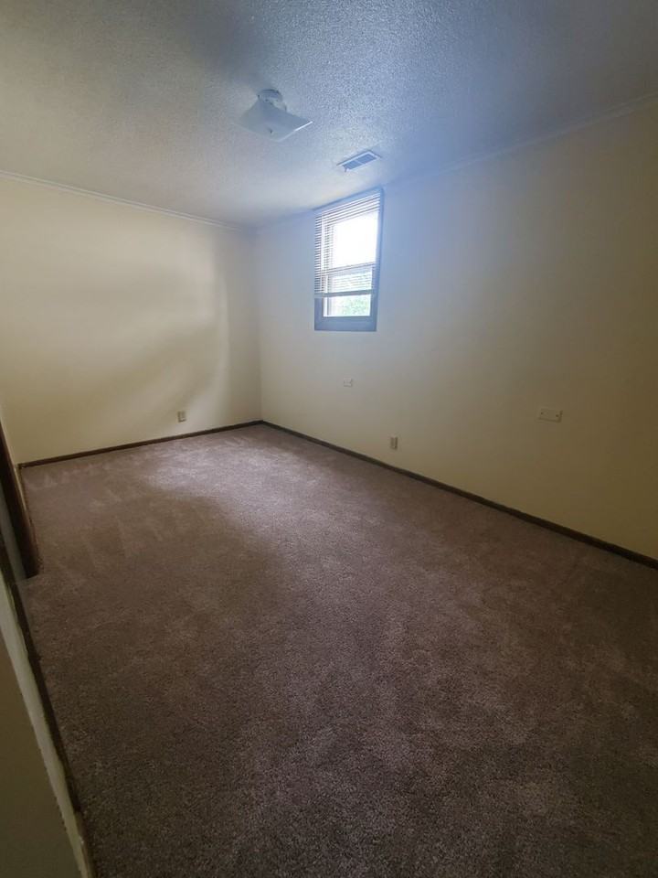 740 Hawthorne - Photo 2 of 6