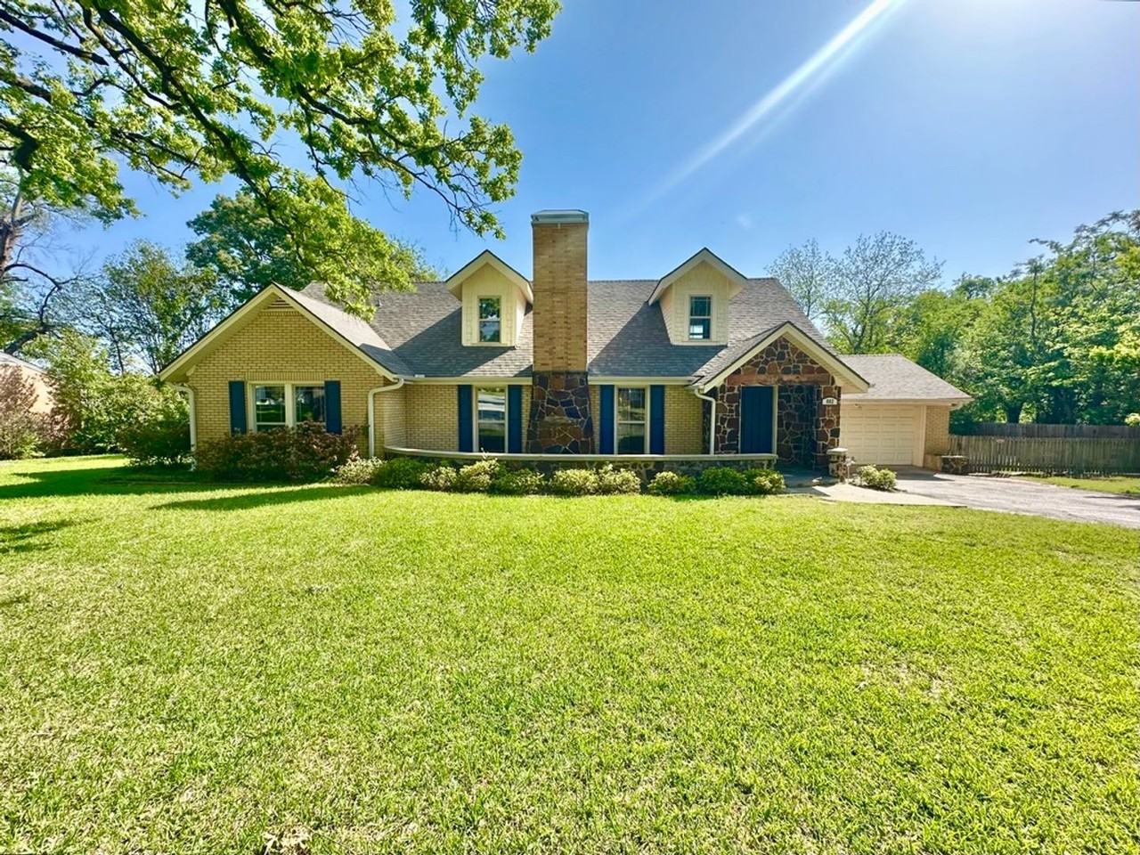 802 Hamvasy Ln - Photo 3 of 50