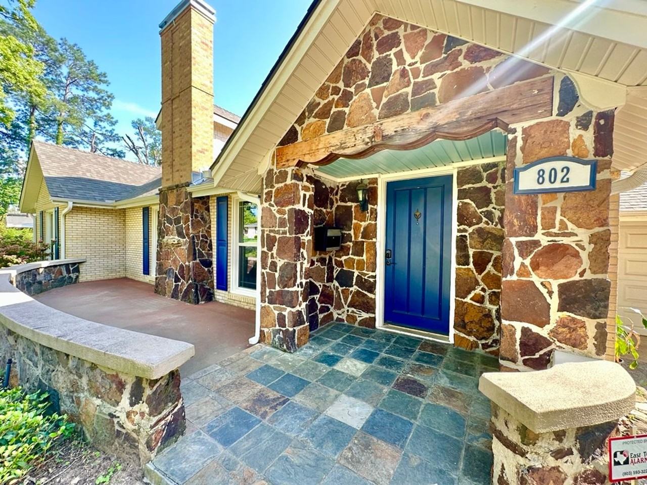 802 Hamvasy Ln - Photo 4 of 50