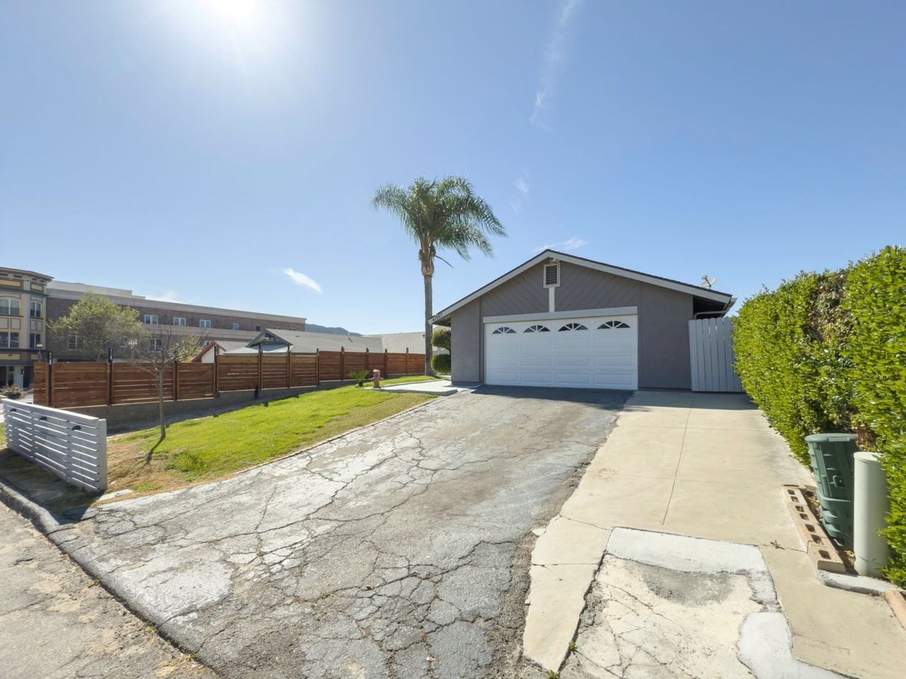 41867 5th St - Photo 3 of 39