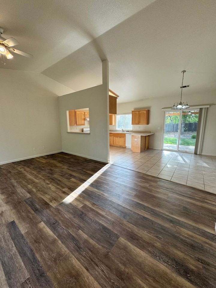 19692 Freshwater Dr - Photo 4 of 17