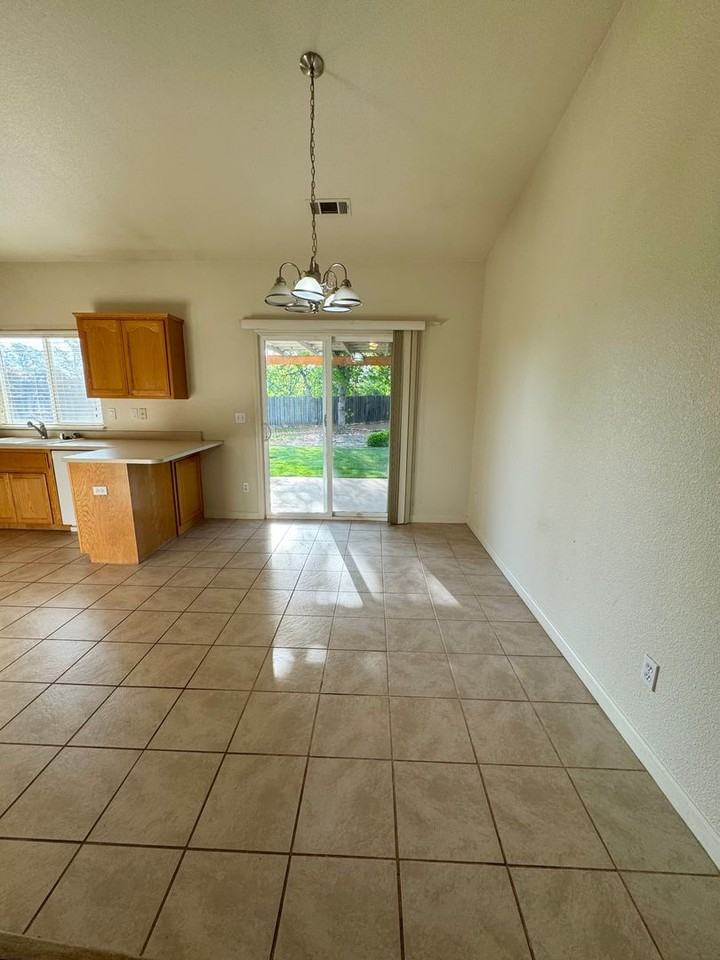 19692 Freshwater Dr - Photo 5 of 17