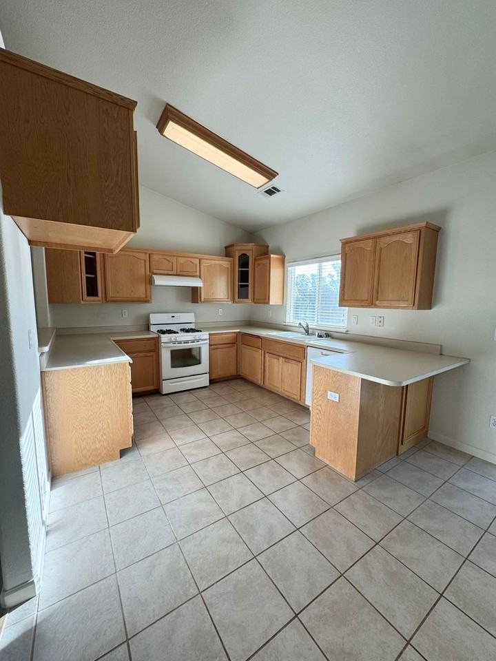 19692 Freshwater Dr - Photo 6 of 17