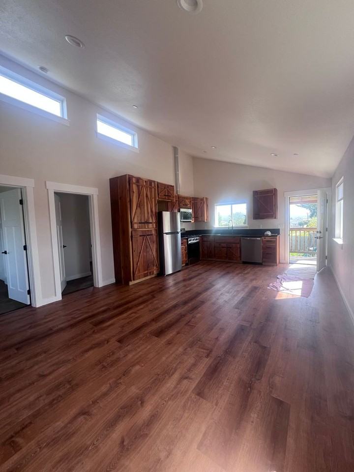 1809 Caroline Ave - Photo 3 of 28