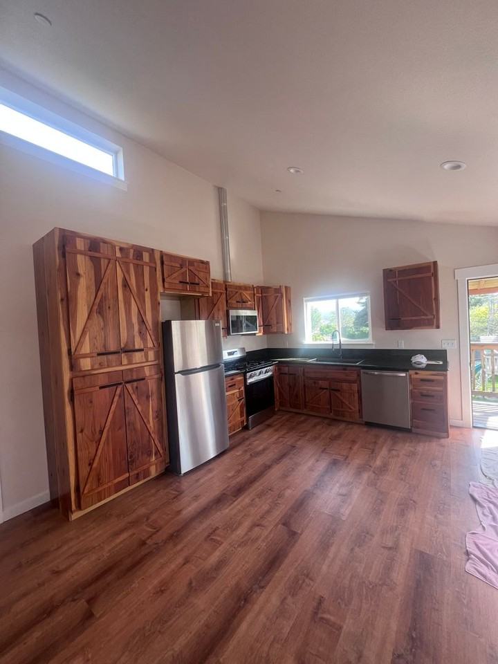 1809 Caroline Ave - Photo 4 of 28