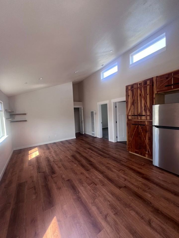 1809 Caroline Ave - Photo 5 of 28