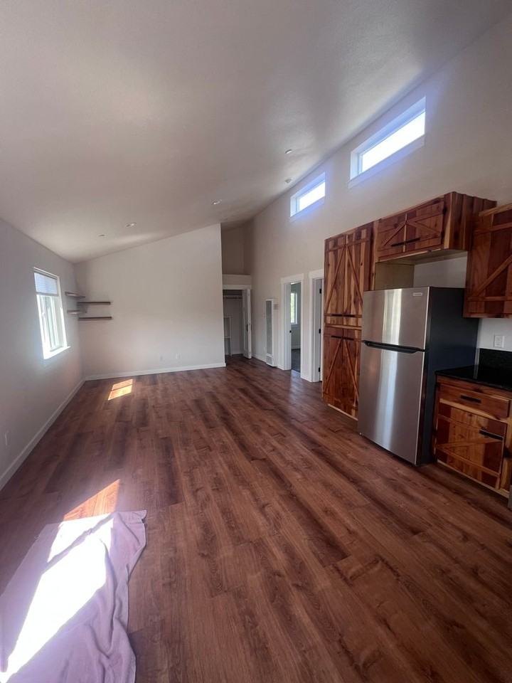1809 Caroline Ave - Photo 6 of 28