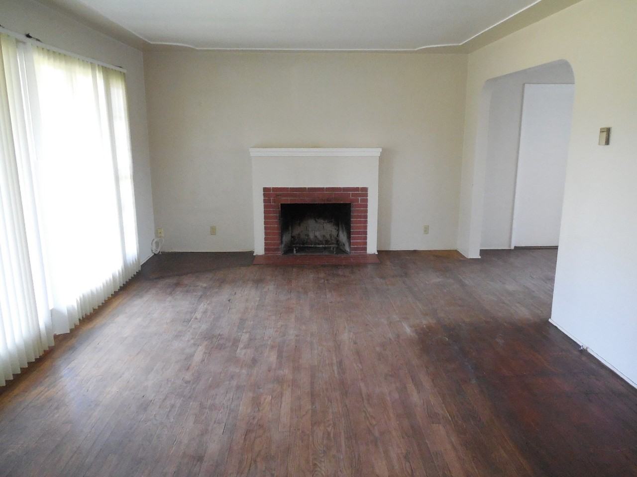 456 Drakeley Ave - Photo 4 of 21