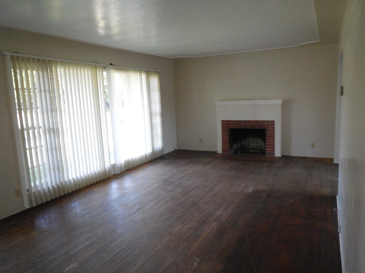 456 Drakeley Ave - Photo 5 of 21