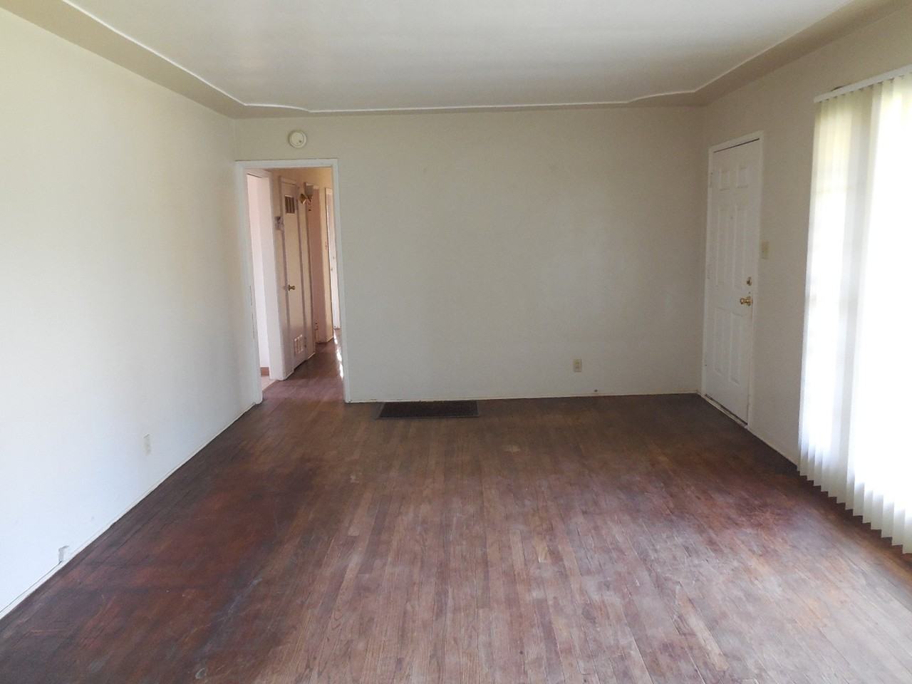 456 Drakeley Ave - Photo 6 of 21