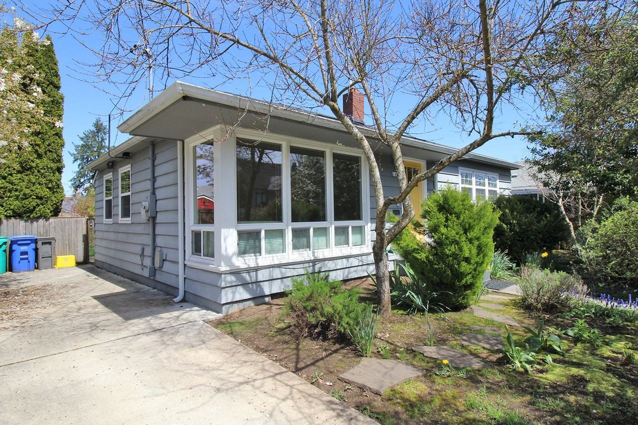 1425 Ne Highland St - Photo 2 of 24