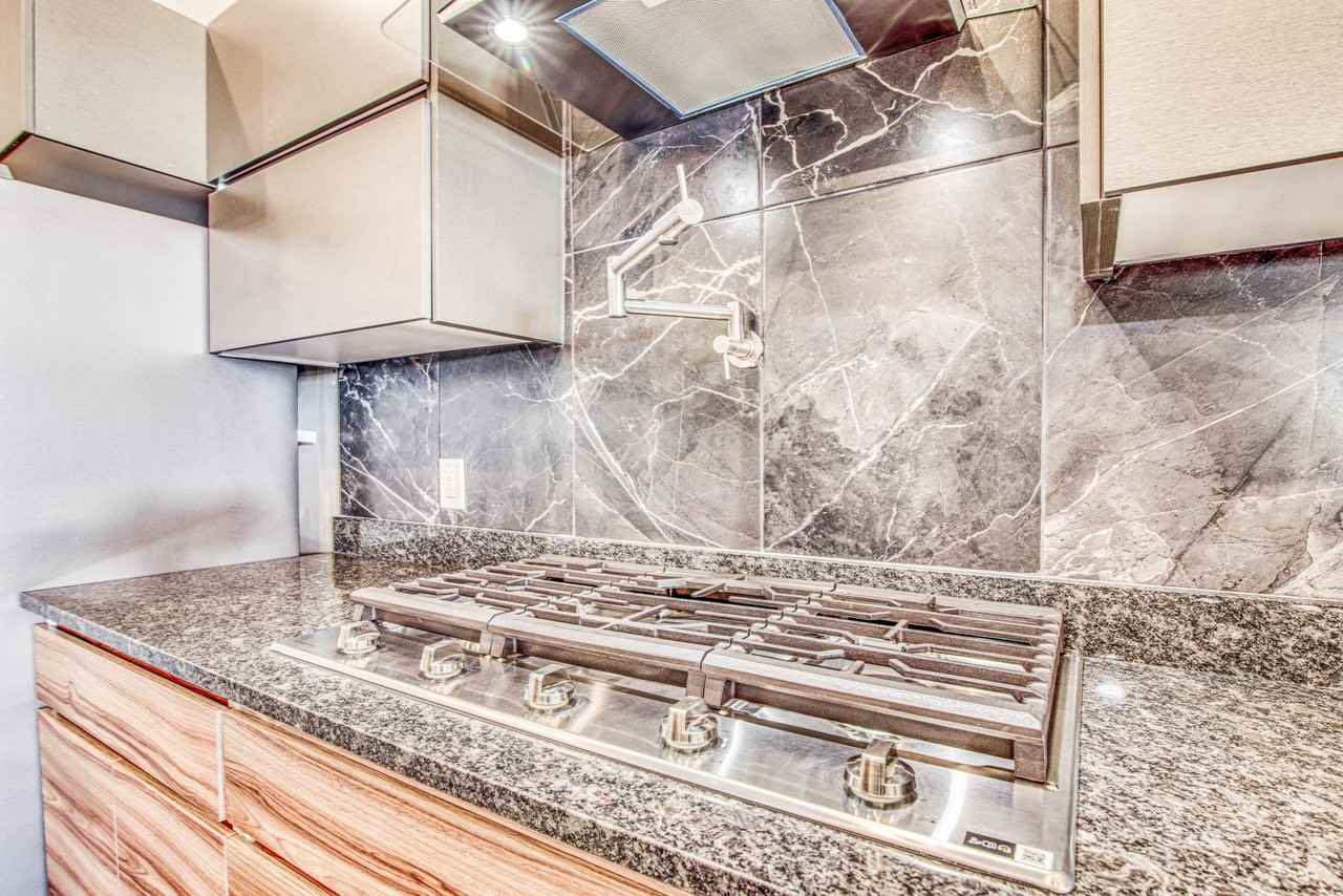 13417 Highworth Dr - Photo 5 of 50