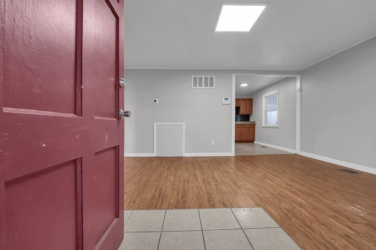 845 Exeter Rd - Photo 2 of 28
