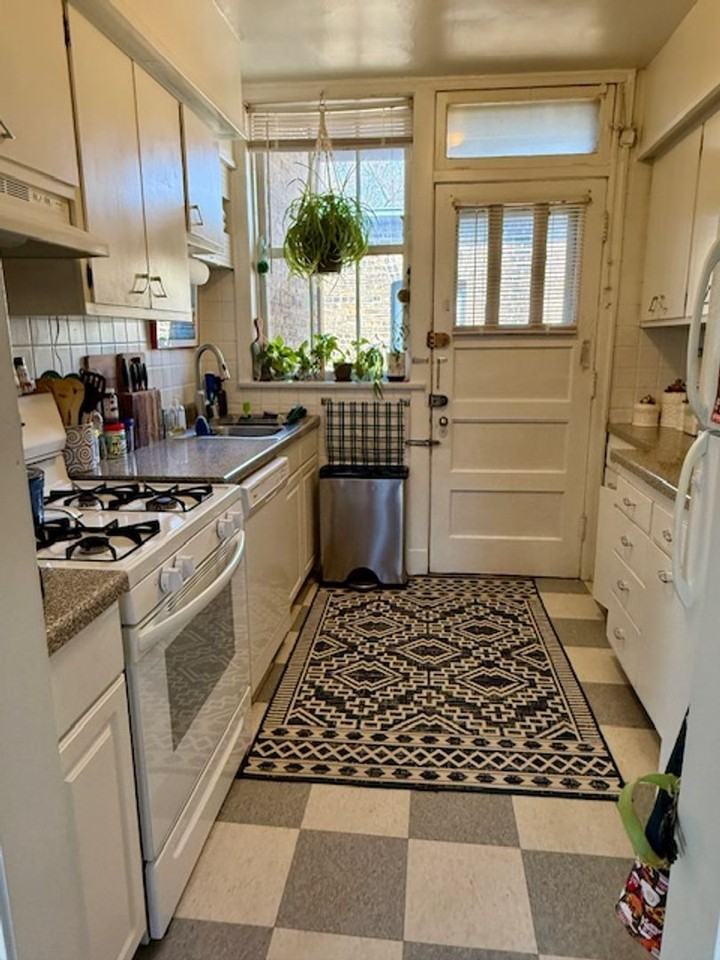 4881 N Paulina St #2B - Photo 2 of 9