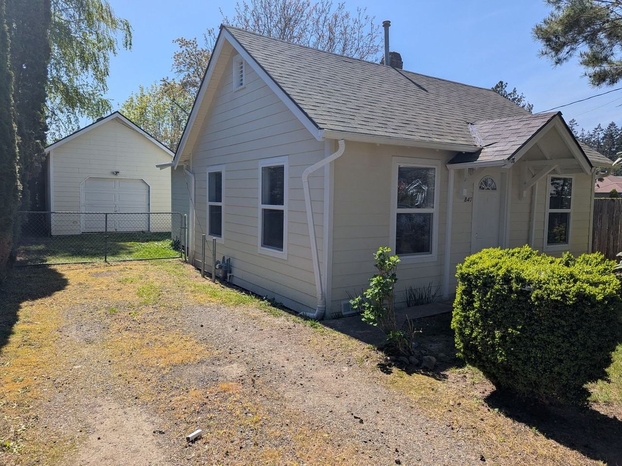 840 Marks Dr Ne - Photo 2 of 17