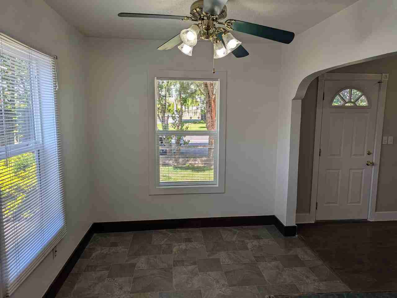 840 Marks Dr Ne - Photo 3 of 17