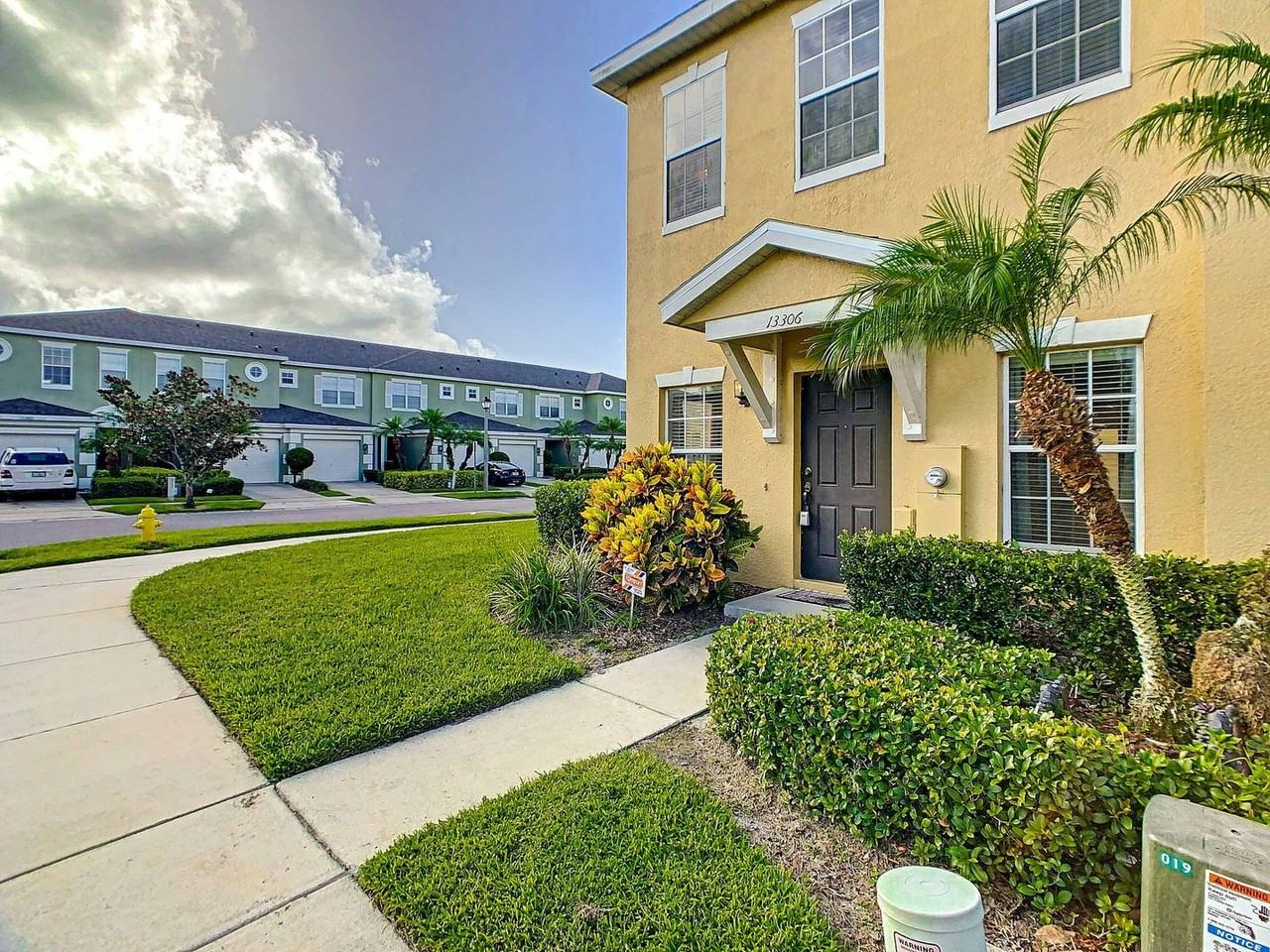 13306 Daniels Landing Cir - Photo 2 of 15