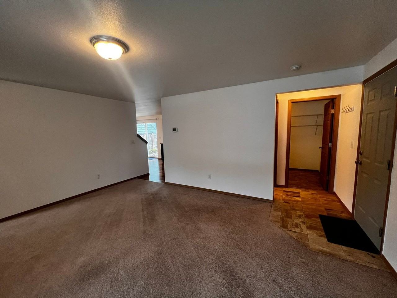 1185 Se Chinookan Dr - Photo 3 of 39