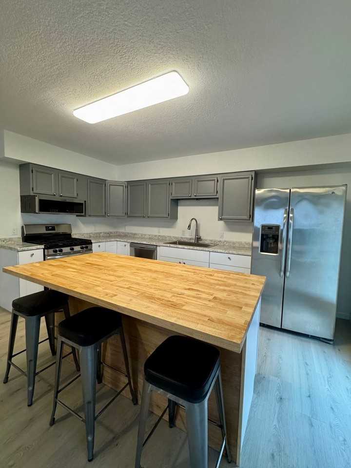 136 Trumpeter Ave - Photo 2 of 15