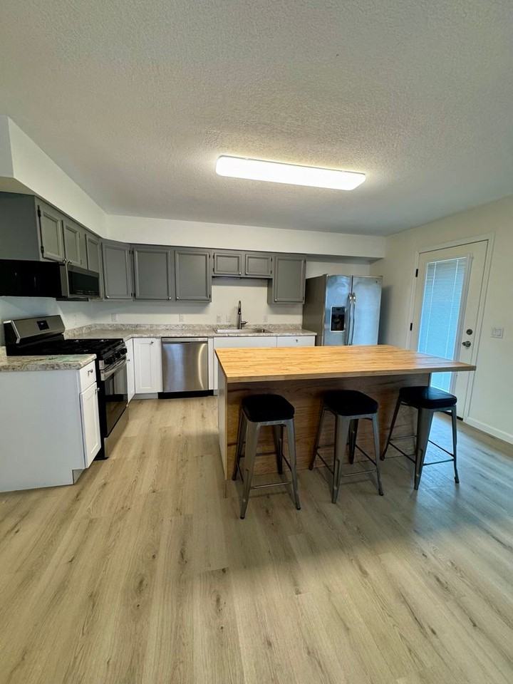 136 Trumpeter Ave - Photo 3 of 15