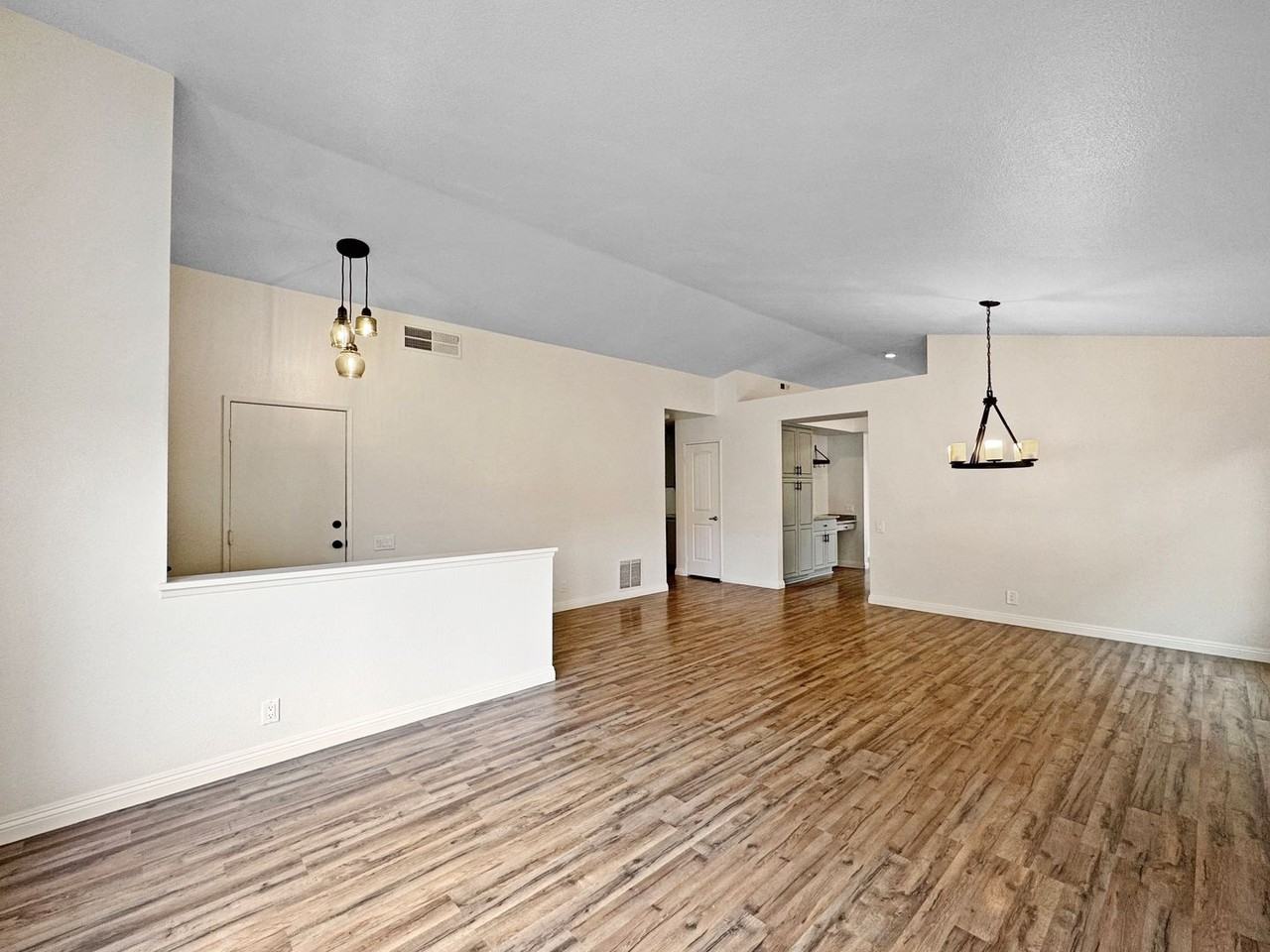 2118 Shadetree Ln - Photo 2 of 22