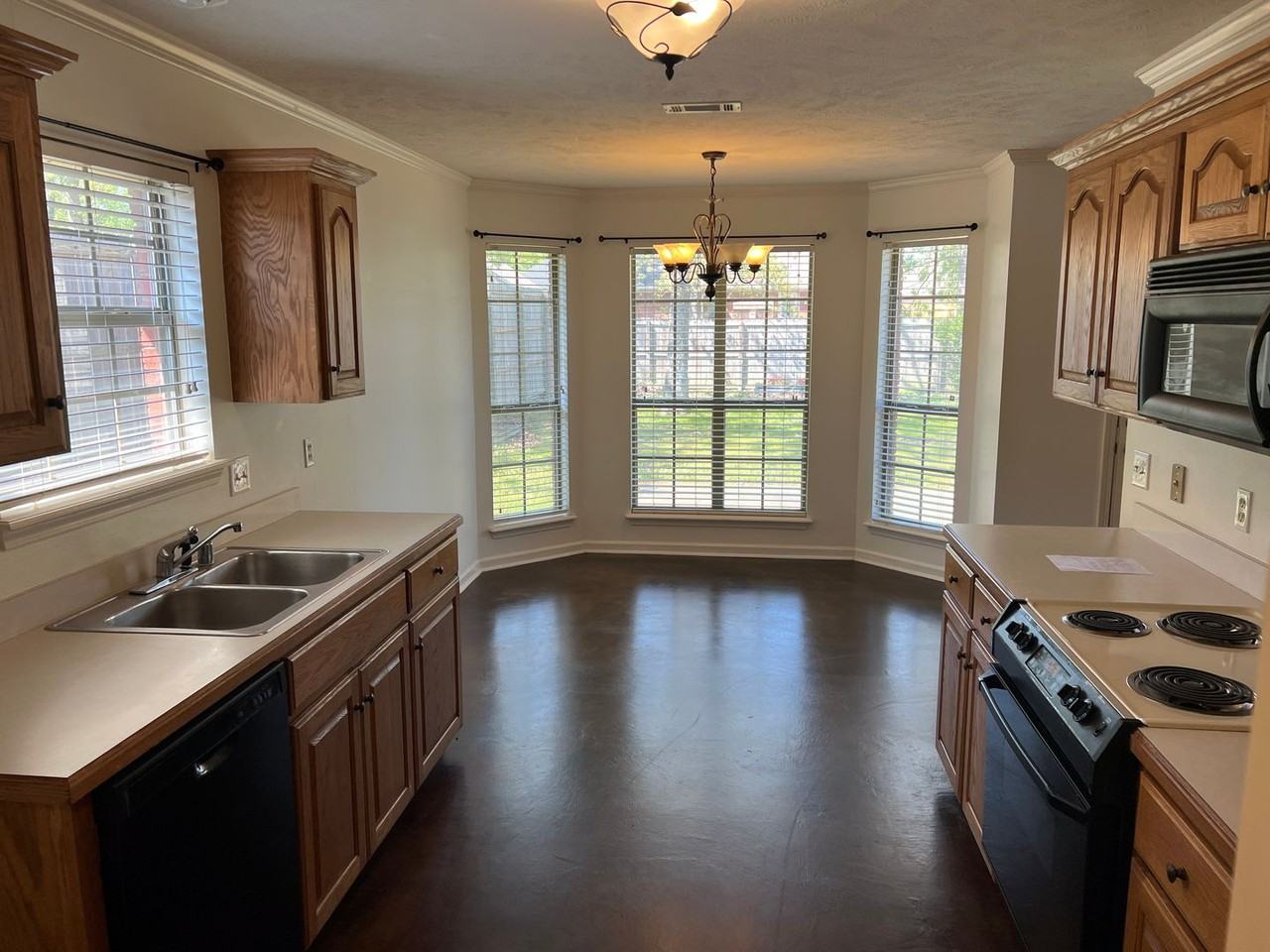 4530 Oregon Trl - Photo 6 of 14