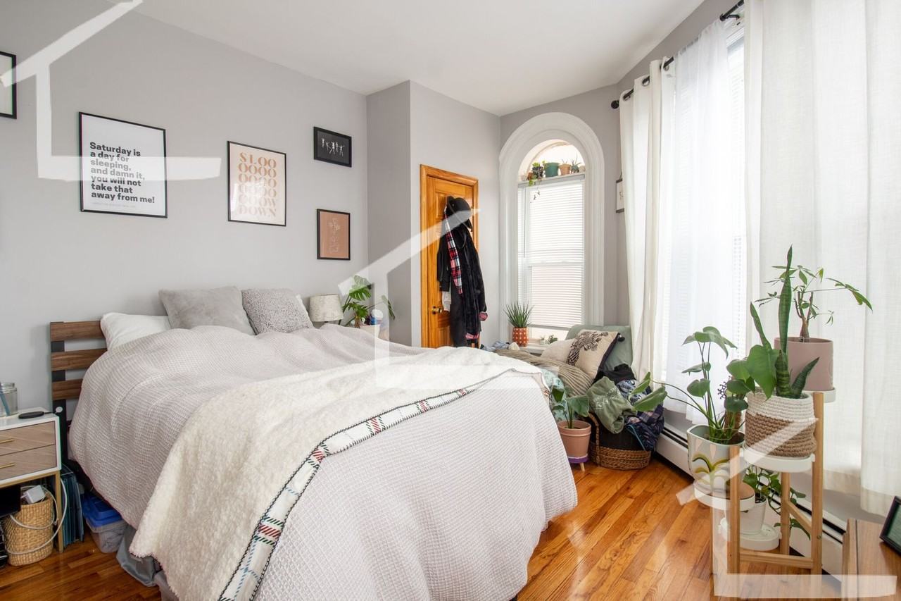 113 Elm St - Photo 3 of 10