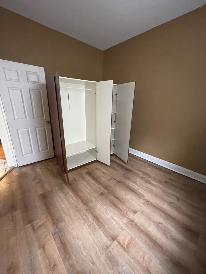256 Ackerman Ave #4 - Photo 3 of 5