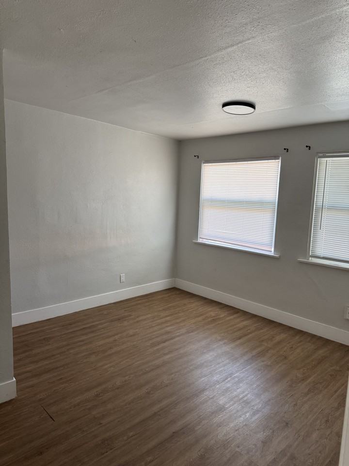333B S Main Ave #1 - Photo 5 of 9