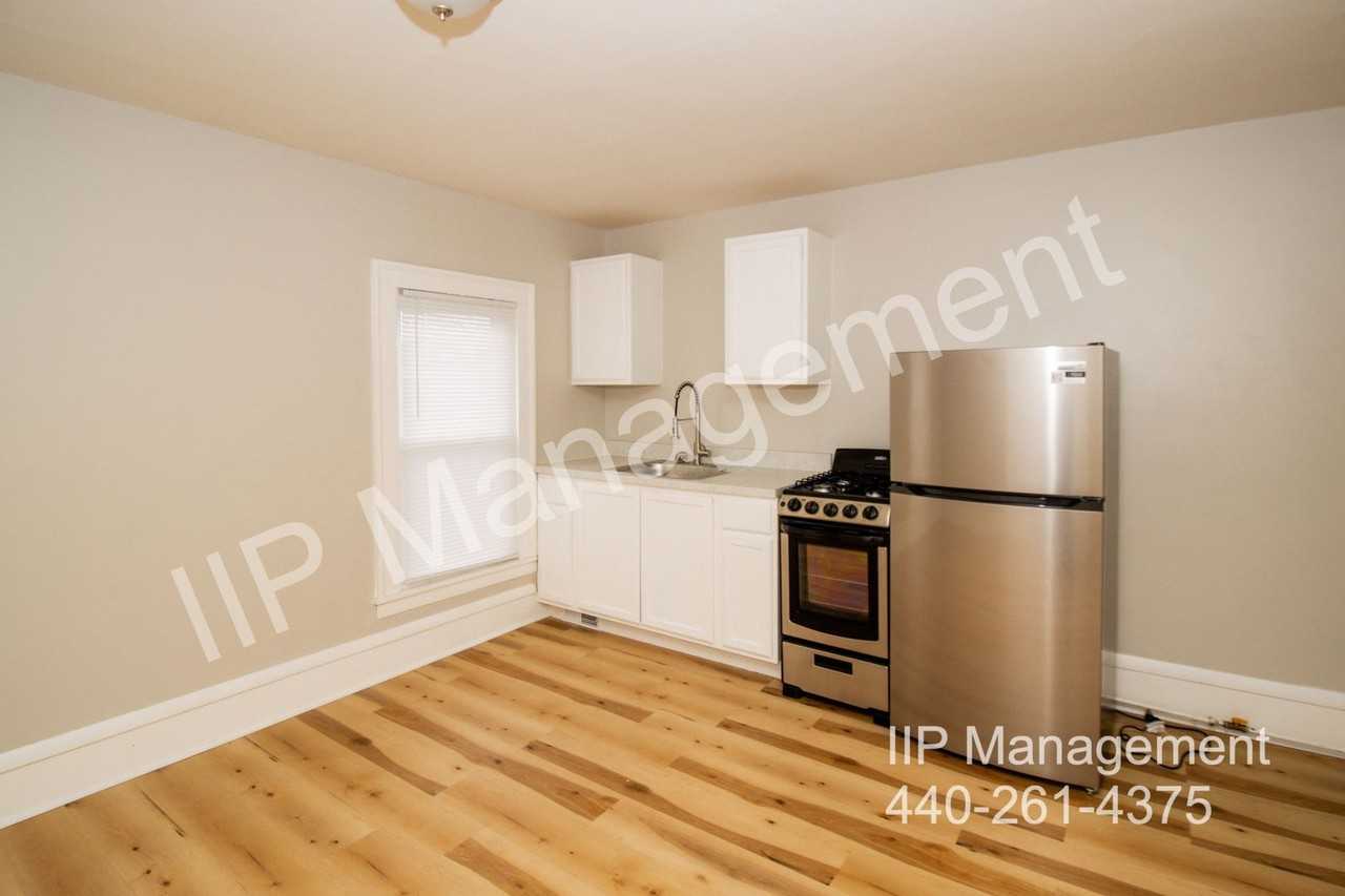 579 Broadway Avenue #3 - Photo 5 of 12