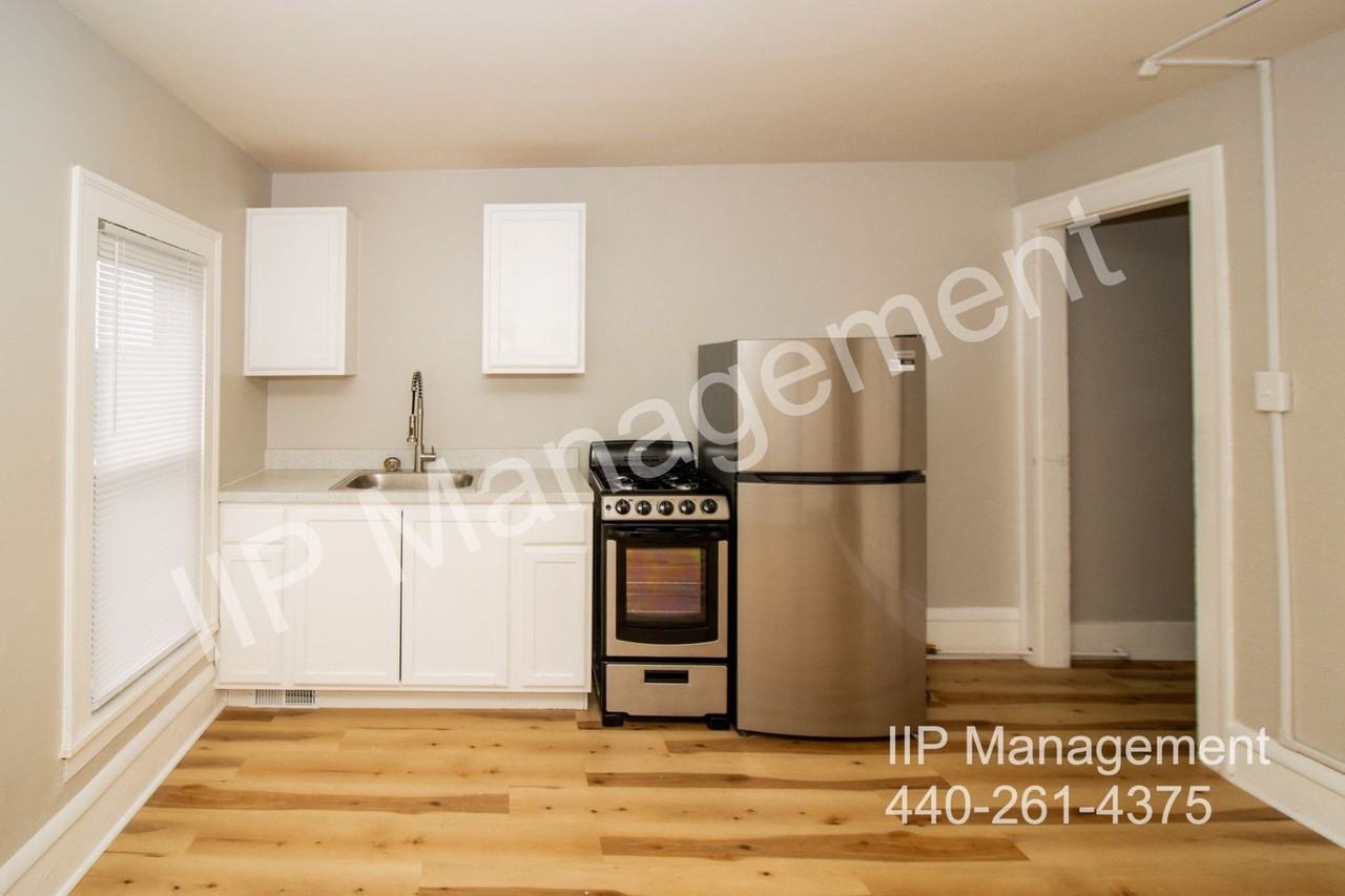 579 Broadway Avenue #3 - Photo 6 of 12