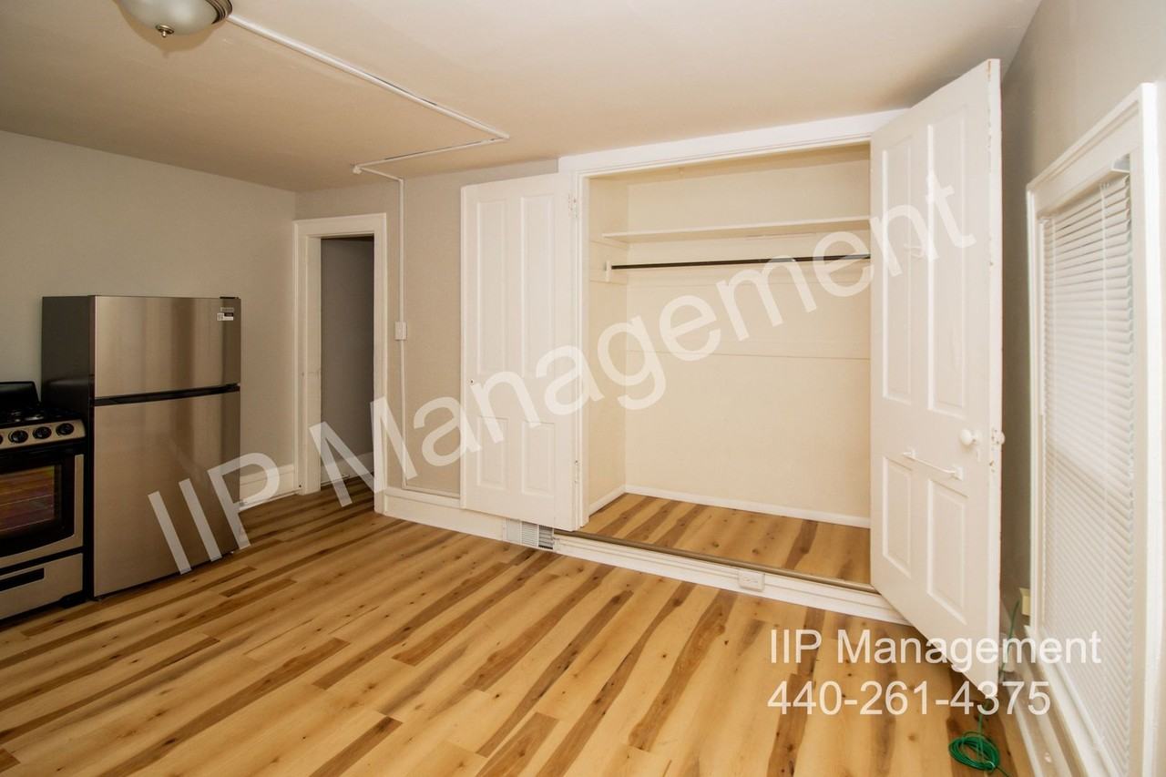 579 Broadway Avenue #3 - Photo 7 of 12