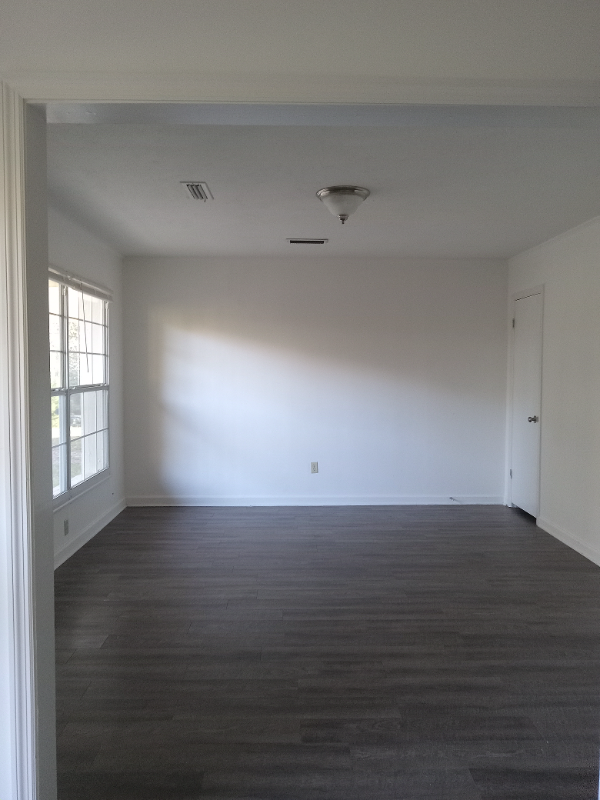 130 Lake Ave - Photo 3 of 11