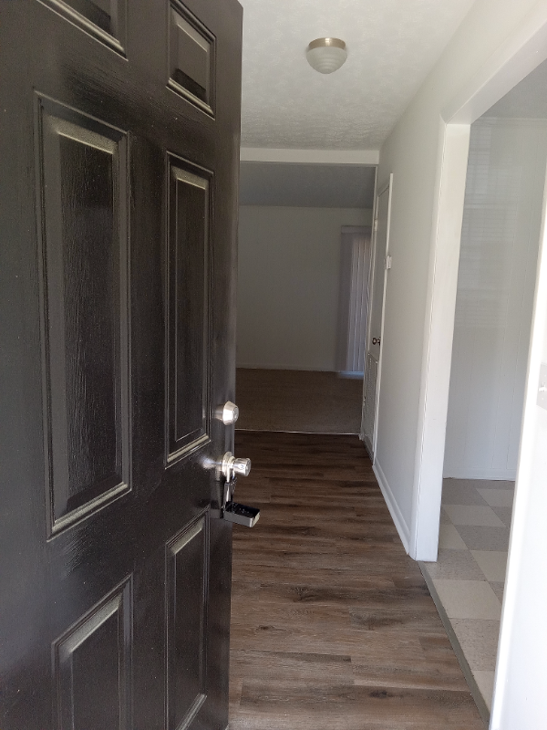 165 Karen Ct - Photo 2 of 13