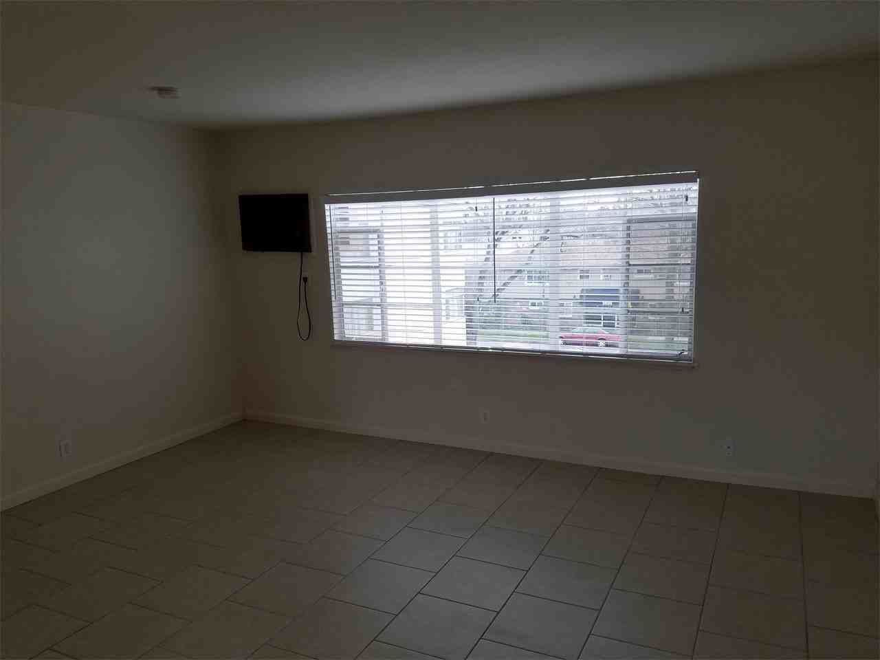 2515-9 S Street, 95816 - Photo 6 of 16